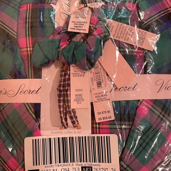 Victoria’s Secret Holiday Flannel PJ Set Victoria’s Secret - Picture 9 of 9